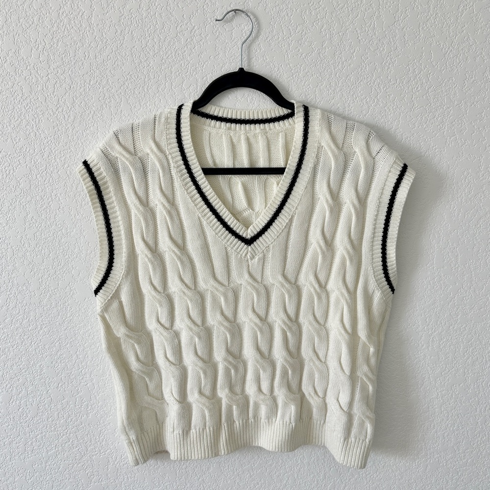 Cable Knit V-Neck Sweater Vest - White